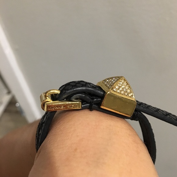Michael kors snake skin leather bracelet - Picture 2 of 3