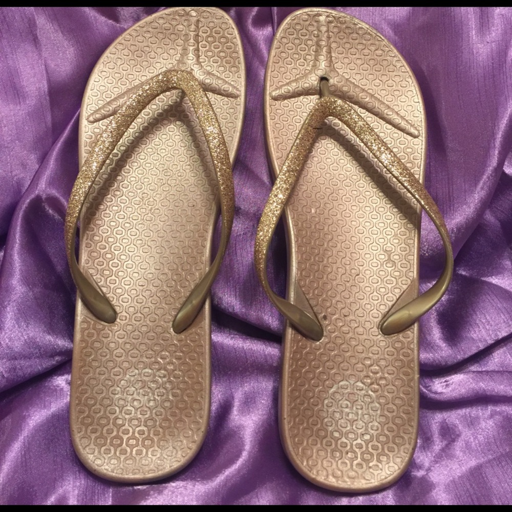 👡BRAND NEW Gold Flip Flops👡