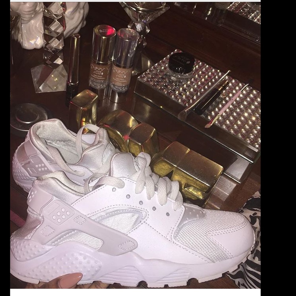 White huaraches Nike