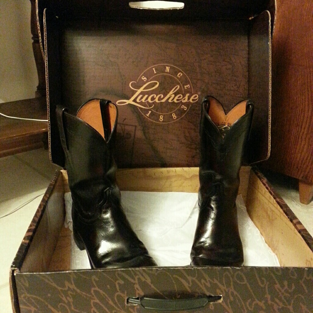 Men's western boot burgand in color