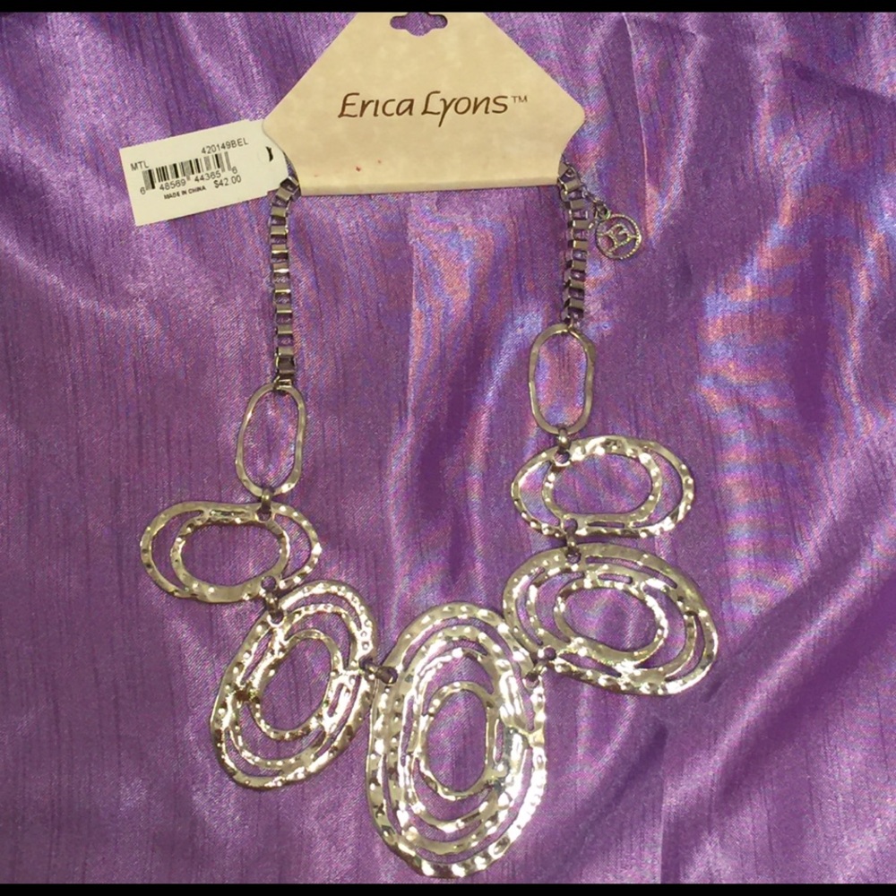 🌺BRAND NEW Silver Erica Lyons Necklace!🌺