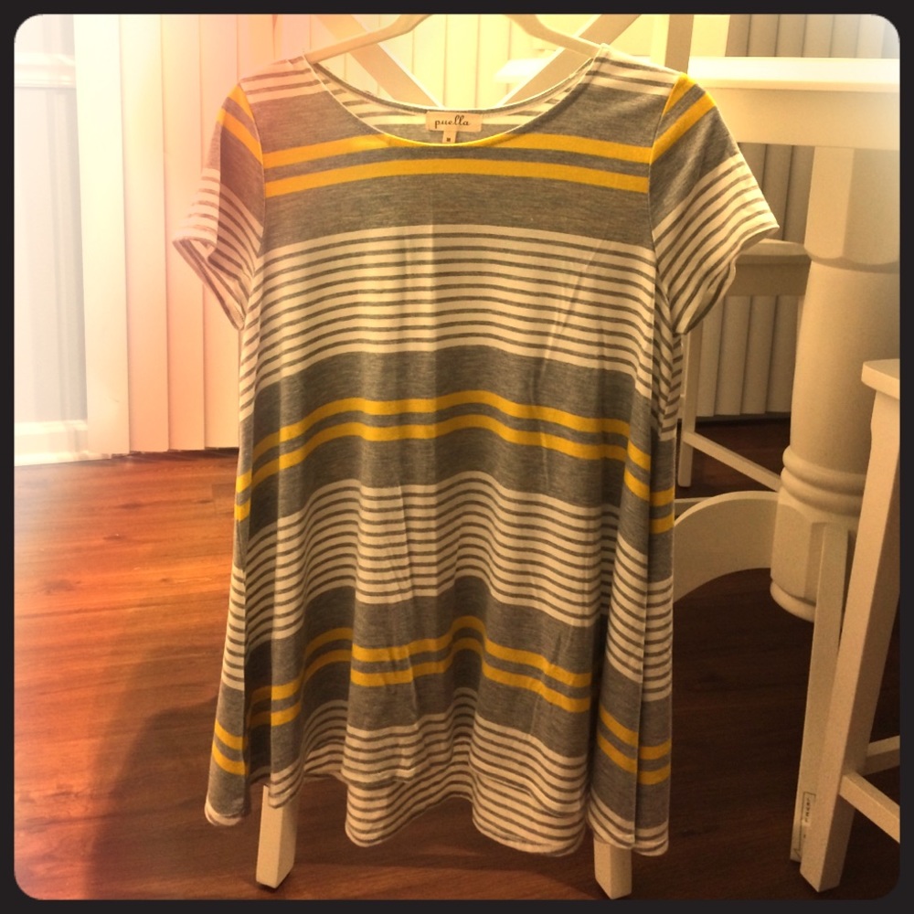 Short sleeve yellow grey and white top