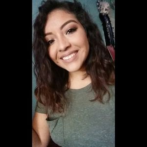 Meet your Posher, Casandra