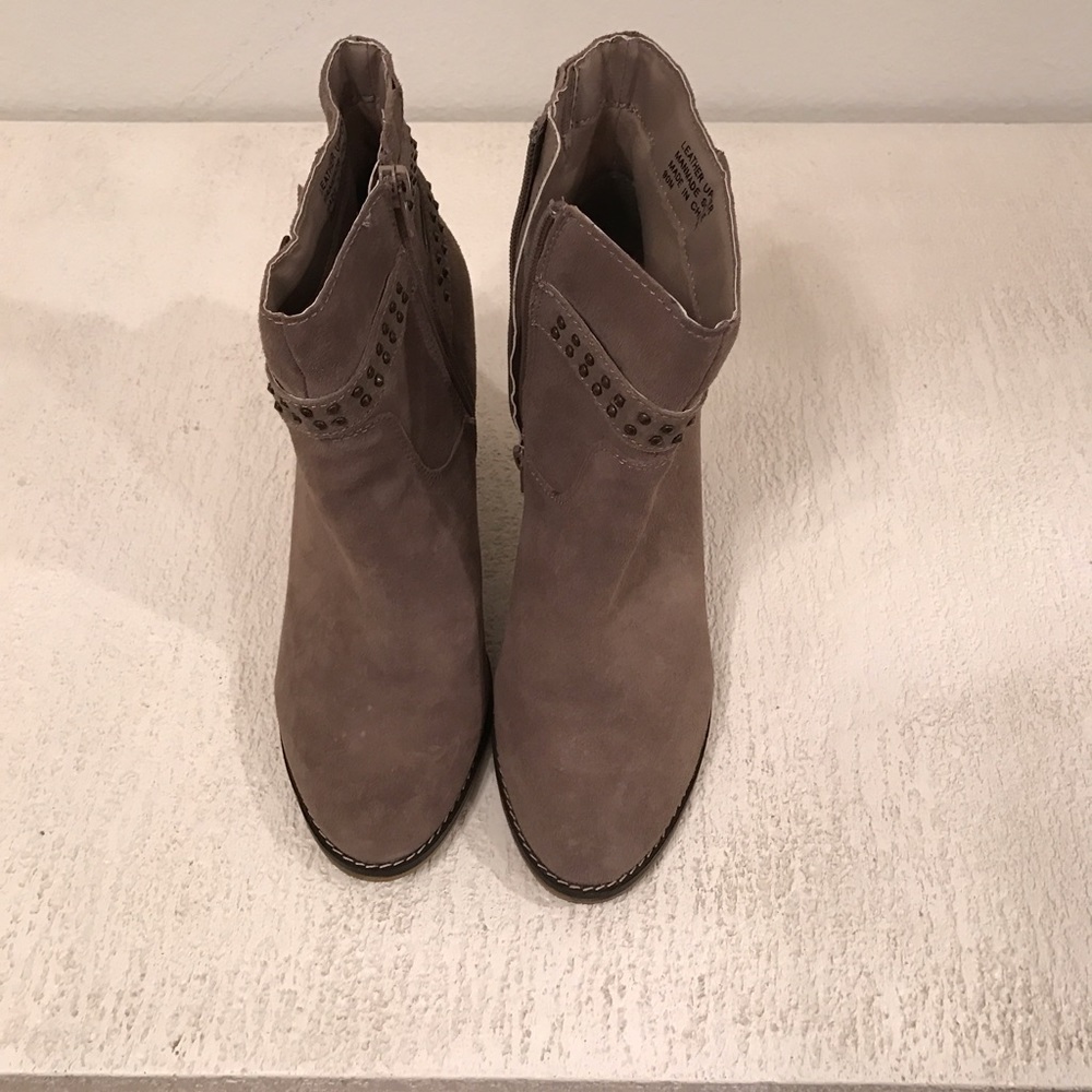 A bootie with buckle