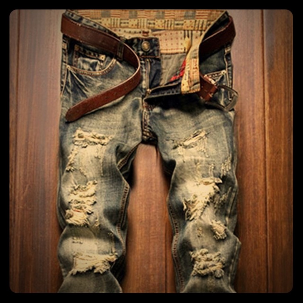 Frayed Fly Five-Pocket Straight Leg Ripped Jeans