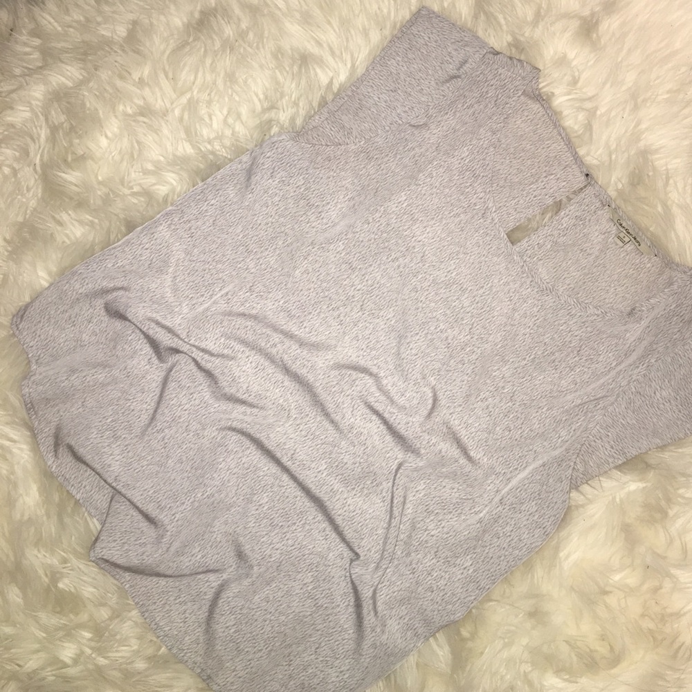 Calvin Klien gray top