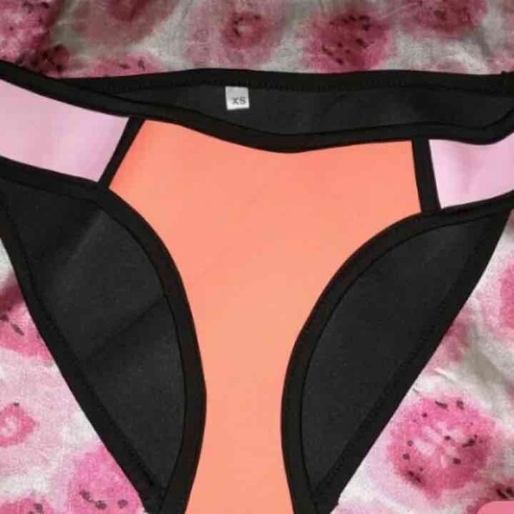 Neoprene bikini - Picture 2 of 2