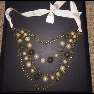 Express statement necklace