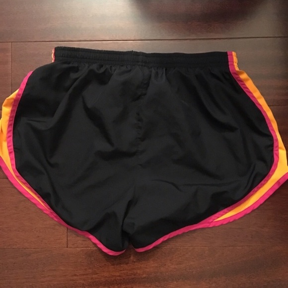 Nike shorts - Picture 3 of 5