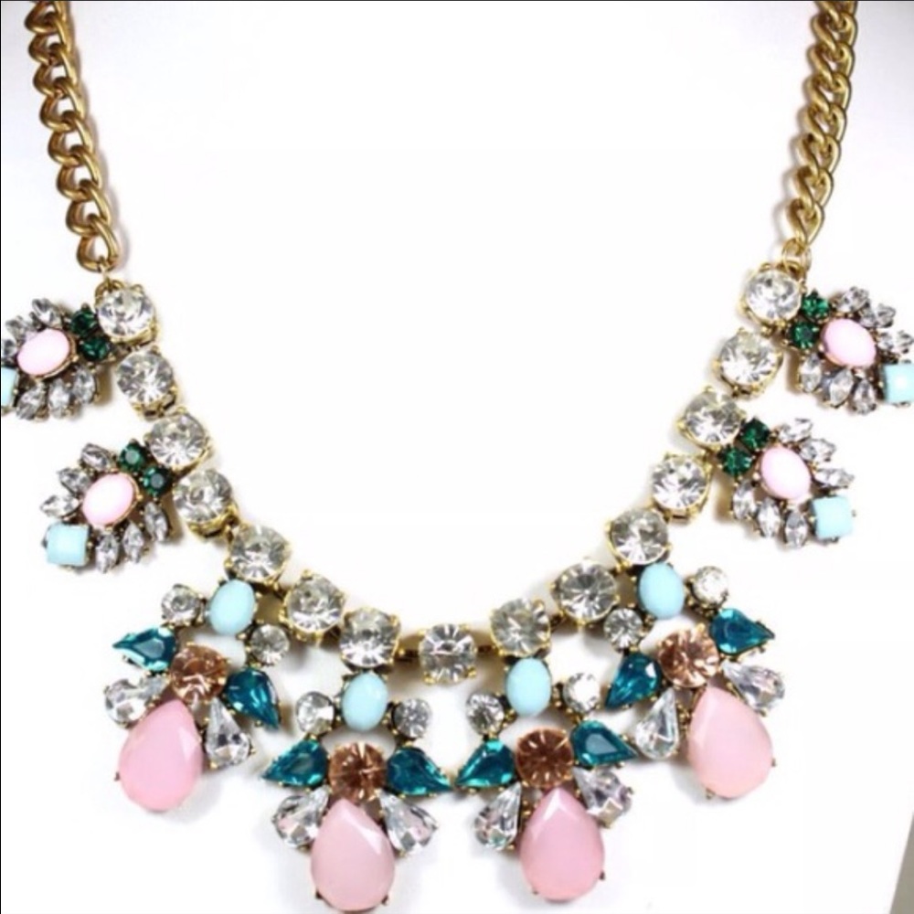 Gorgeous rhinestone necklace