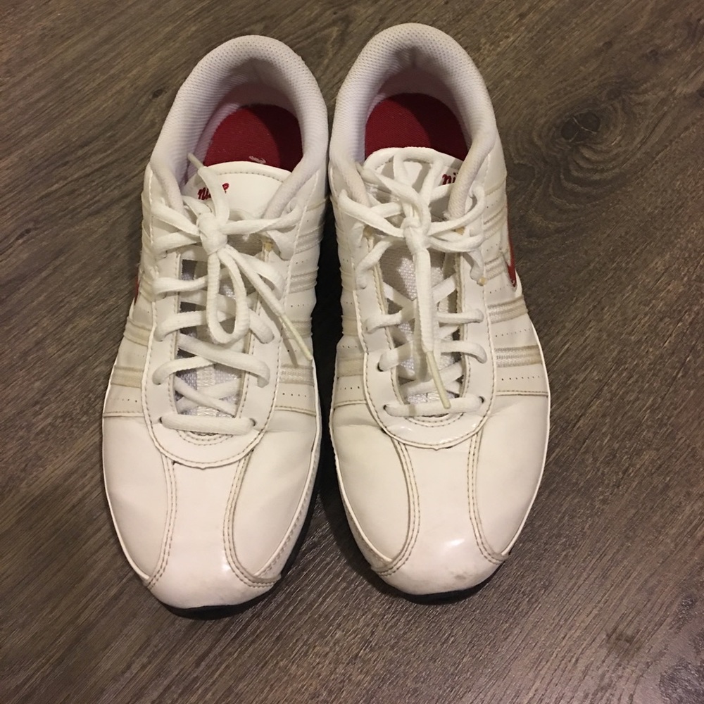 white nike trainers clear sole