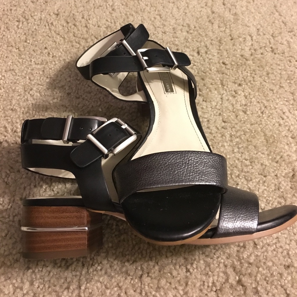 Double strap short block heel with metallic strap