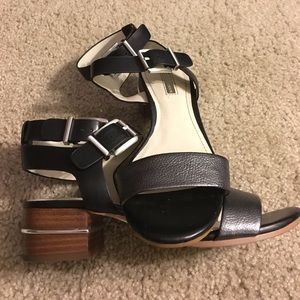 Double strap short block heel with metallic strap