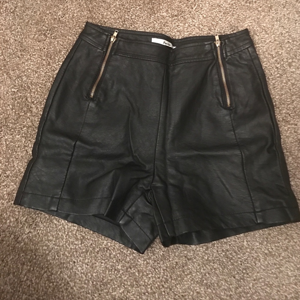 Faux Leather Small Shorts with zipper details