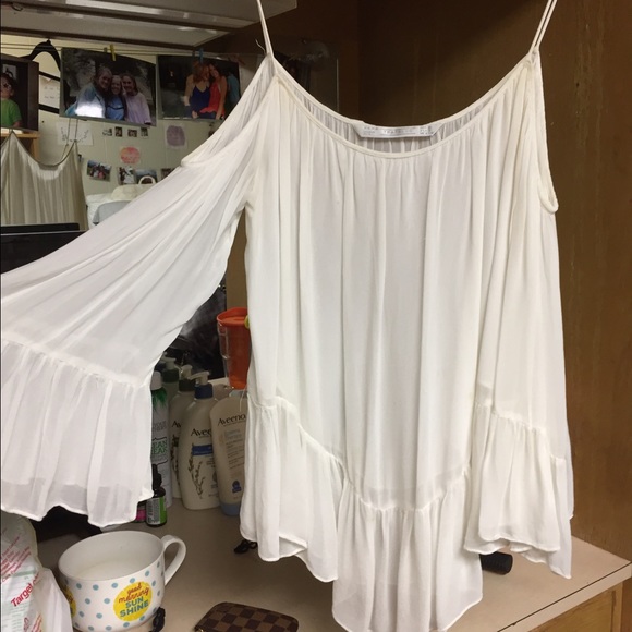 White shoulder-less chiffon shirt - Picture 1 of 4