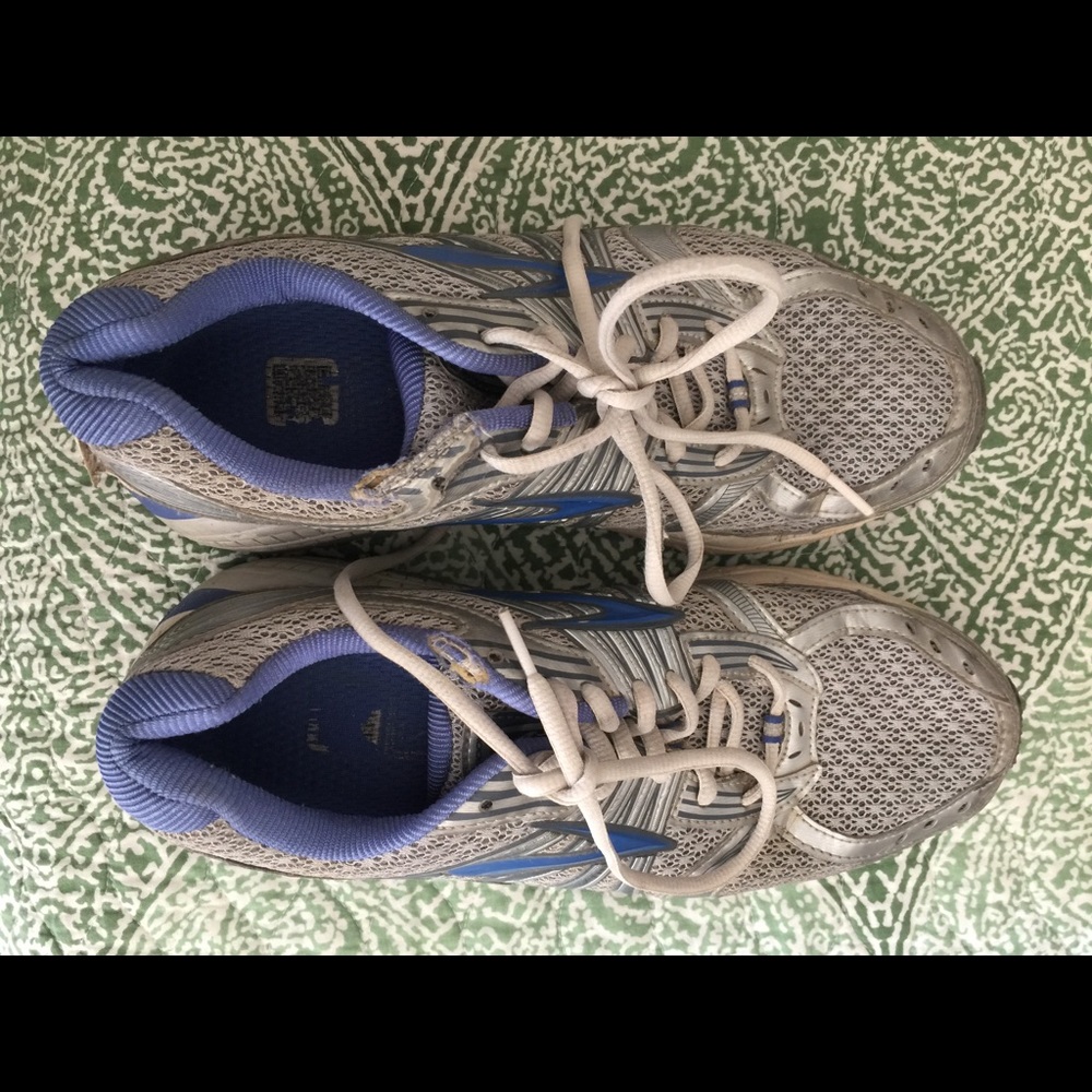 Brooks Ariel women's size 11