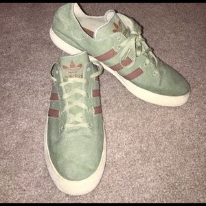 Men's Adidas canvas low tops - NEW!