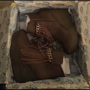 Tan Sbicca Vintage Collection Zepp booties!