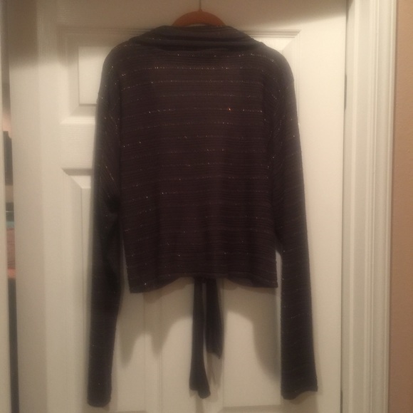 Lane Bryant cropped Sweater. Size 18/20 - Picture 2 of 4