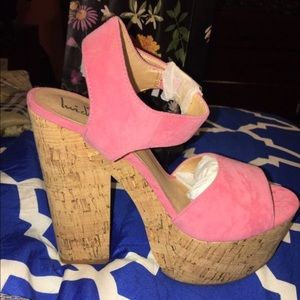 Brand new Luichiny thick heel