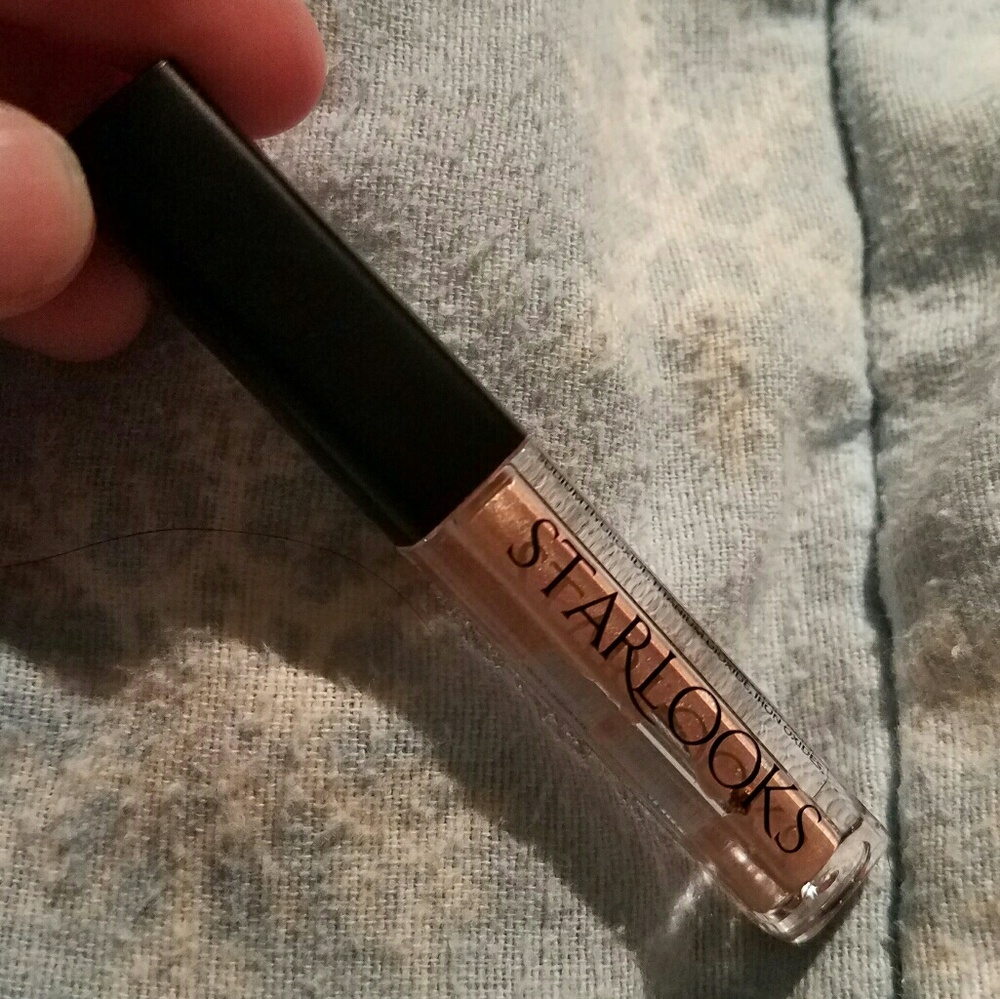 Gold lip gloss
