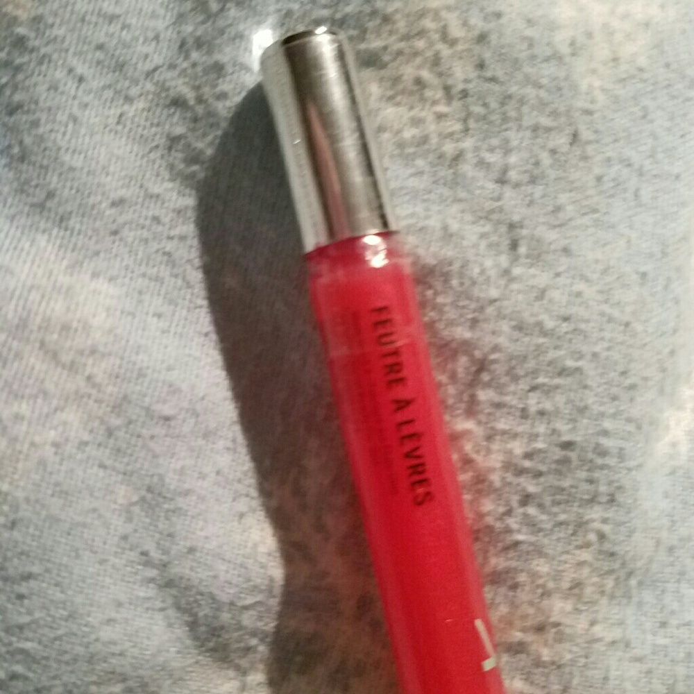 Red lips - Picture 2 of 2