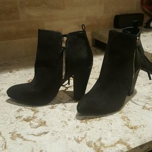 Mossimo ankle boots with gold zipper