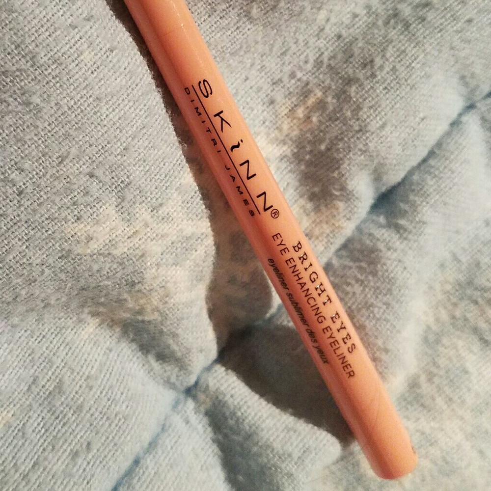 Peachy eyes