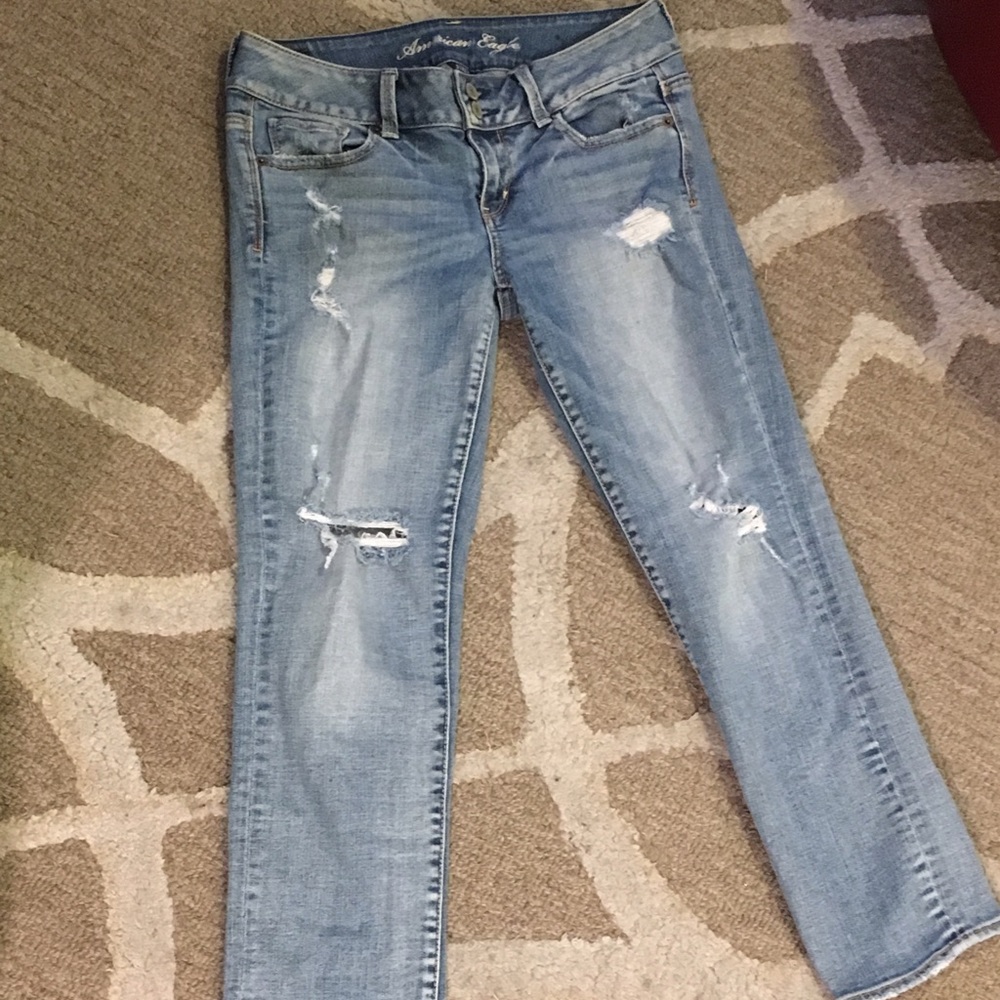 Women's American Eagle destroyed denim capris