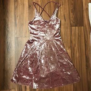 American Eagle pink rose velvet dress 👚🌸