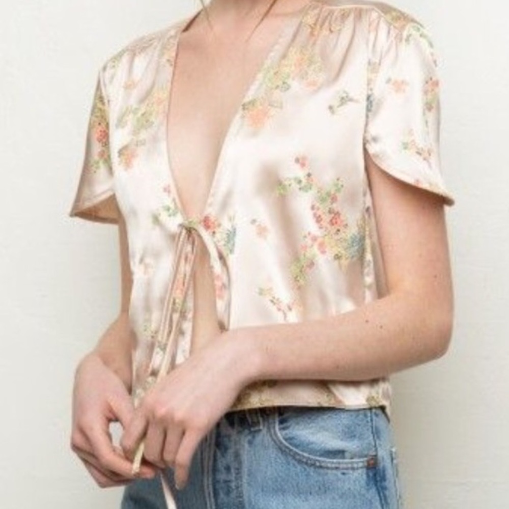 Brandy Melville leesa silk top