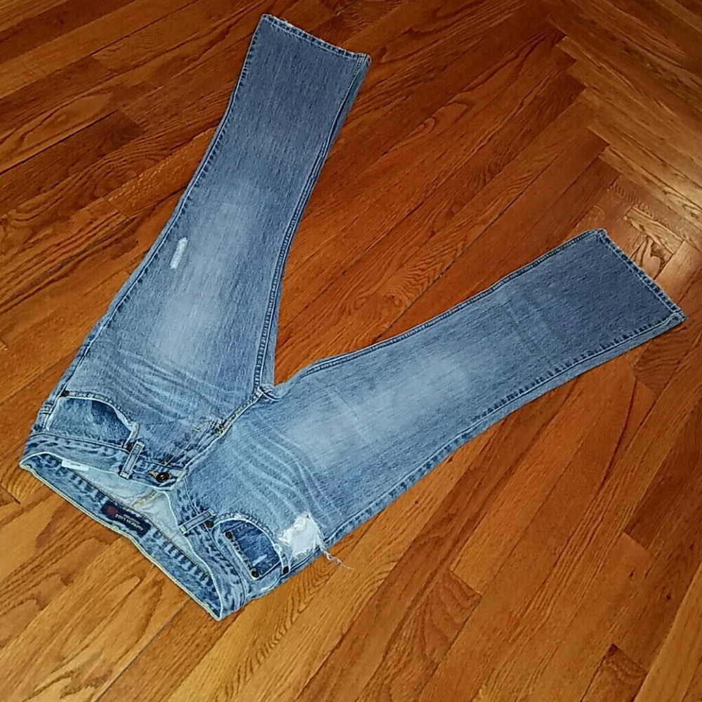 AMERICAN EAGLE : LIGHT DENIM WASH : HOLEY BOOTCUT