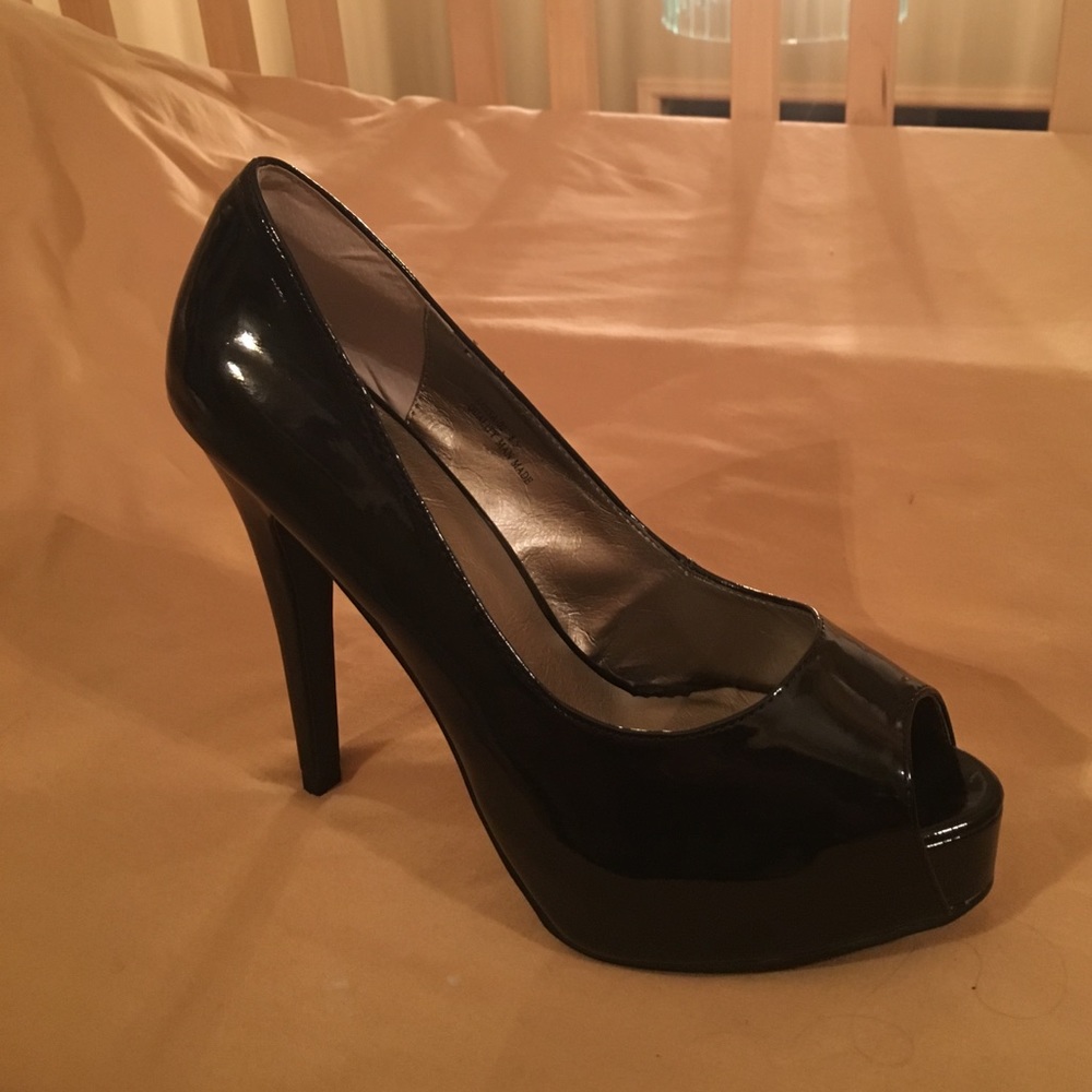 BRAND NEW Mixx Luisa black platform heels in 8.5