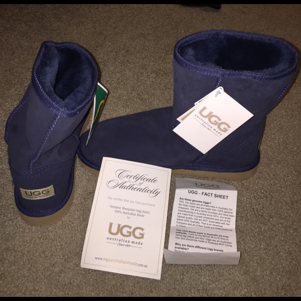 Classic II Short UGG! Never worn.