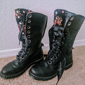 Dr. Martens Triumph 1914 boots