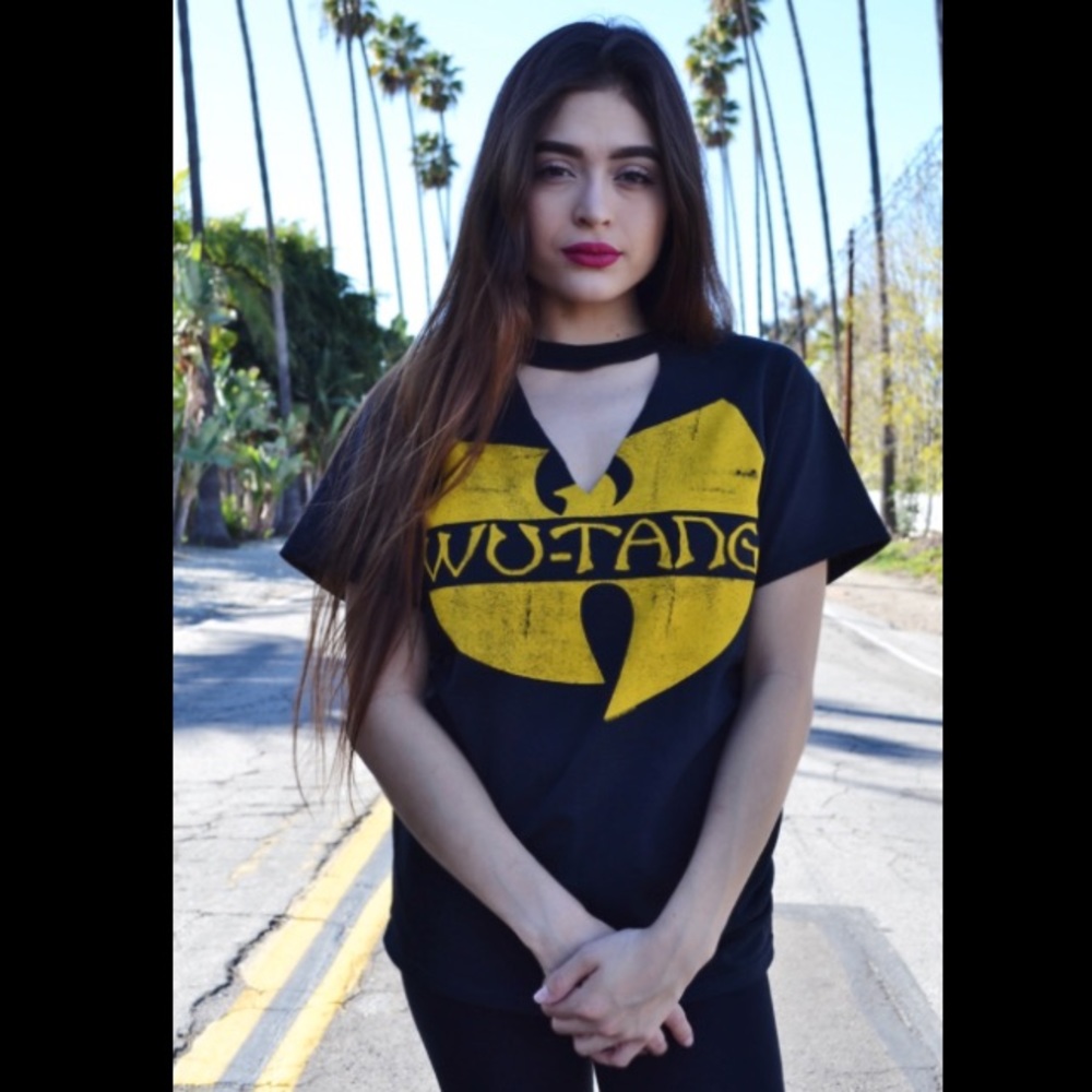 SOLD Wutang v cut tee