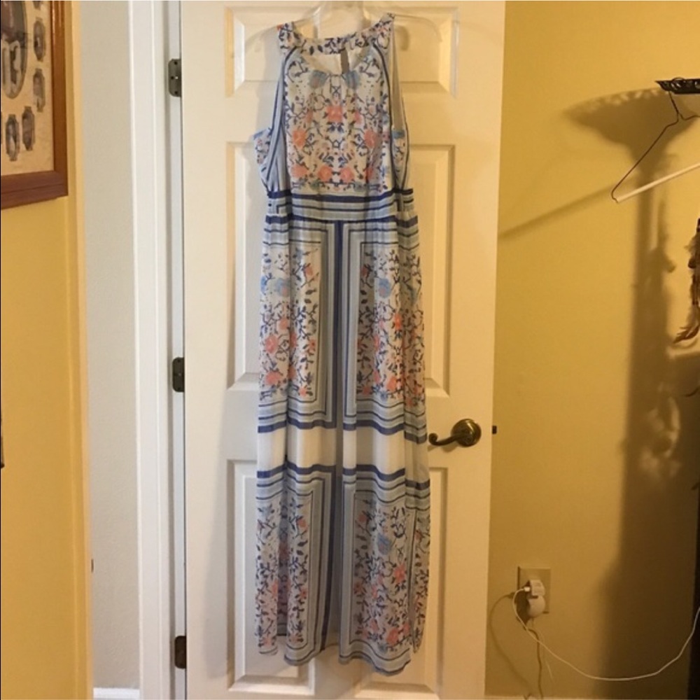 ❤️❤️❤️ISO Nurture Dress❤️❤️❤️