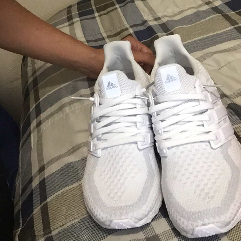 ❌SOLD❌ TRIPLE WHITE ULTRA BOOST. 2.0
