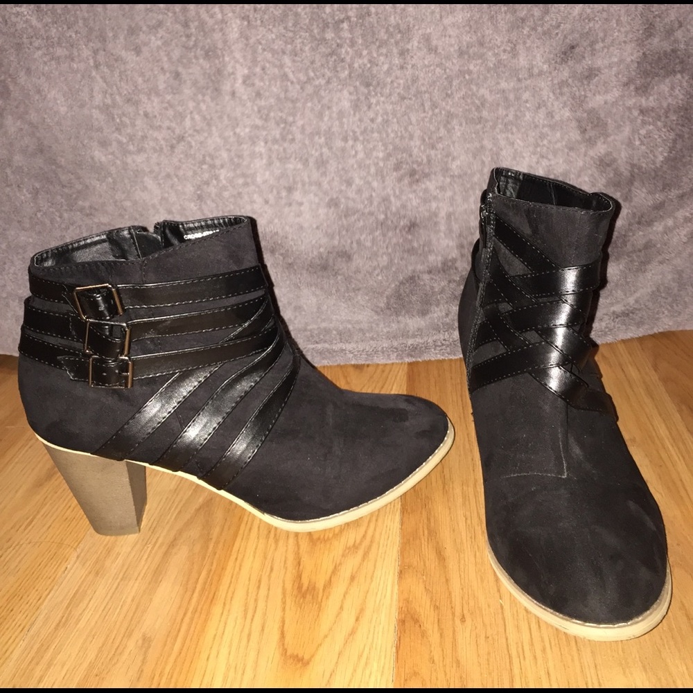 GREAT CONDITION!! Black leather boots.