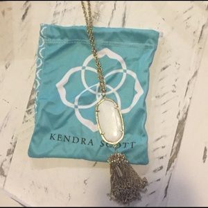 Classic Kendra Scott Necklace 💛