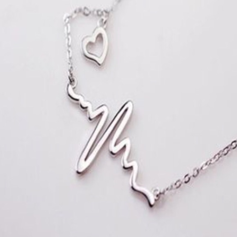 💍🔥HOT ITEM🔥 Silver Heartbeat necklace💍 - Picture 4 of 4