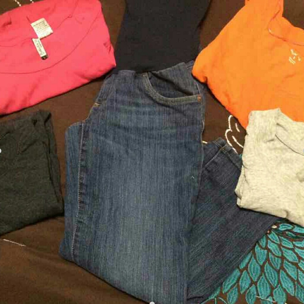 Maternity clothes bundle - Picture 1 of 1