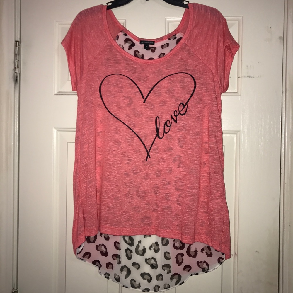 Pink shirt with leopard print back 😍