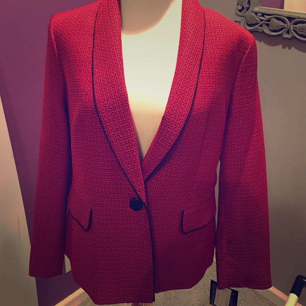 Le Suit red jacket and black pant