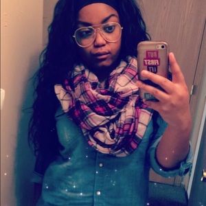 Meet your Posher, Leasia