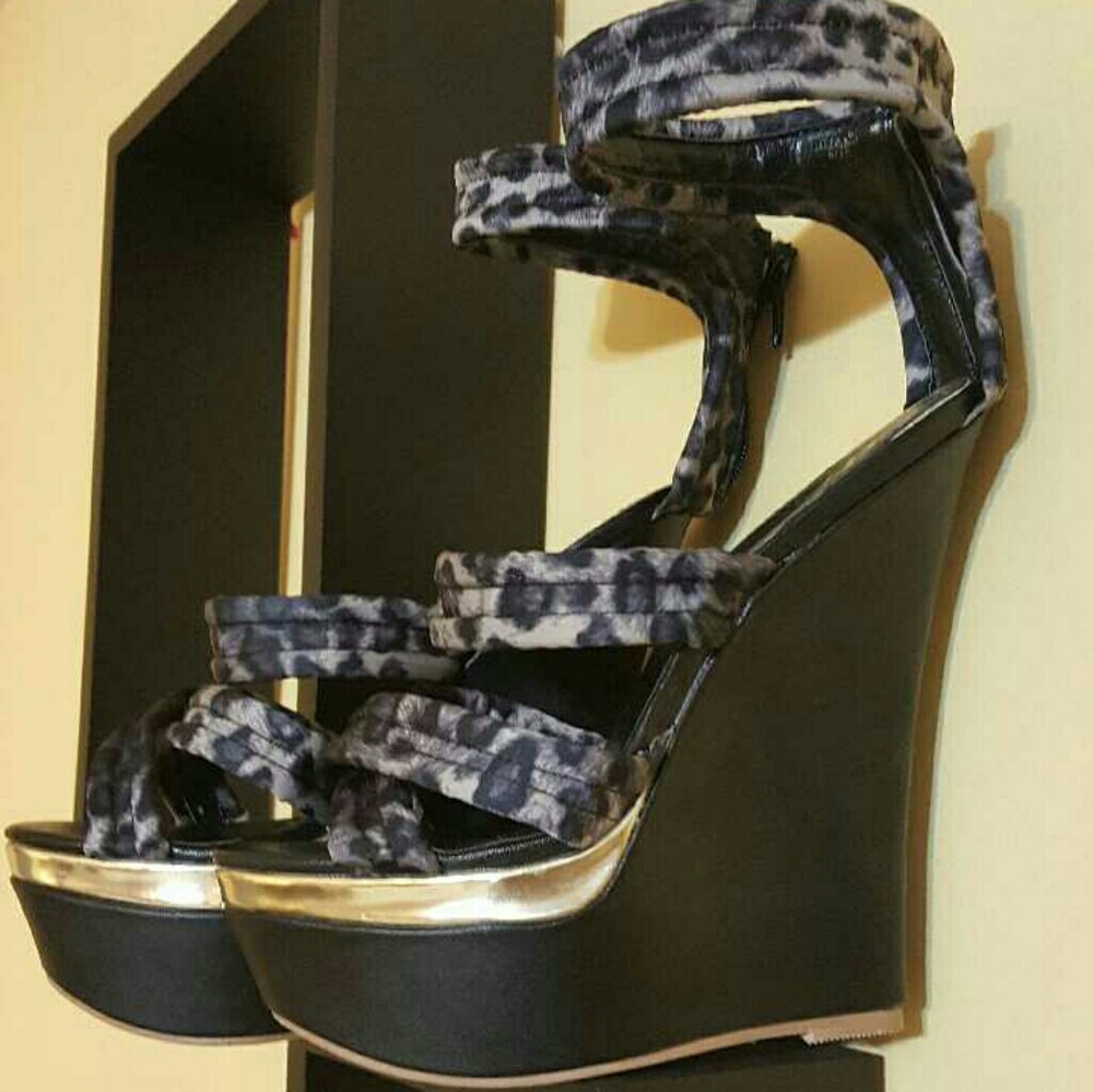 Brand new leopard print wedge