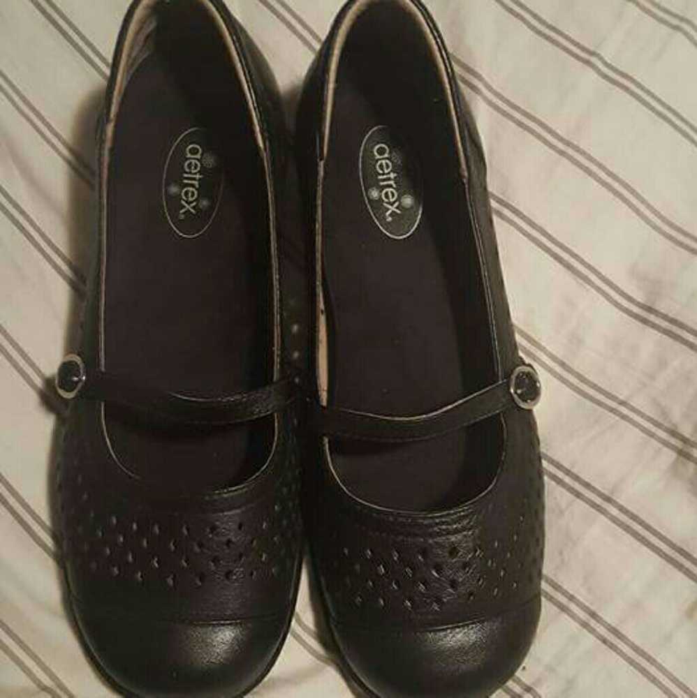 Aetrex Leather Mary Janes