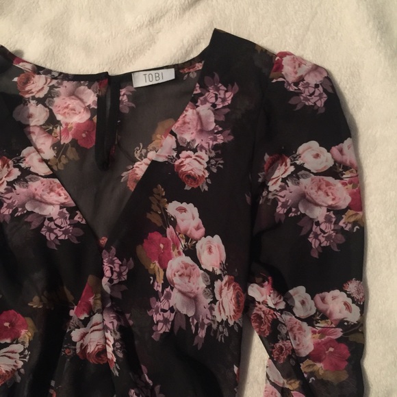 Tobi Leotard w/ roses - Picture 2 of 3