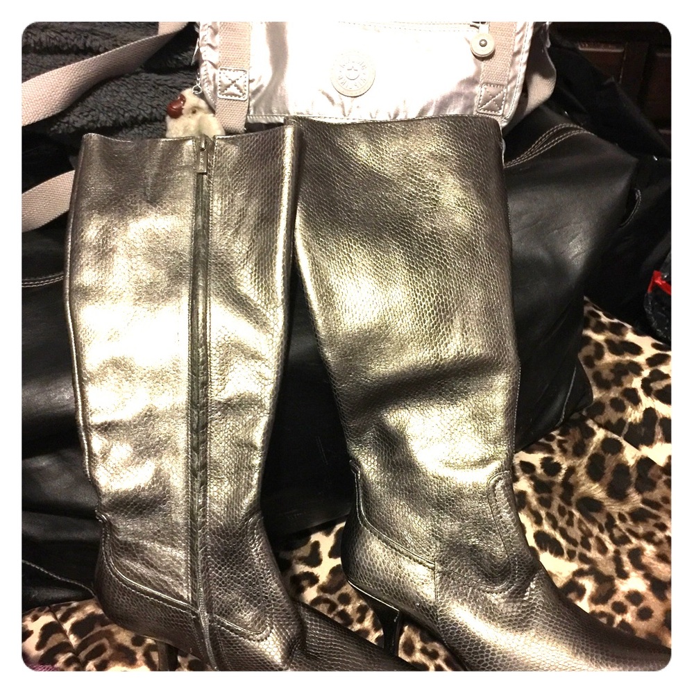 Size 7 silver Colin & Stuart boots