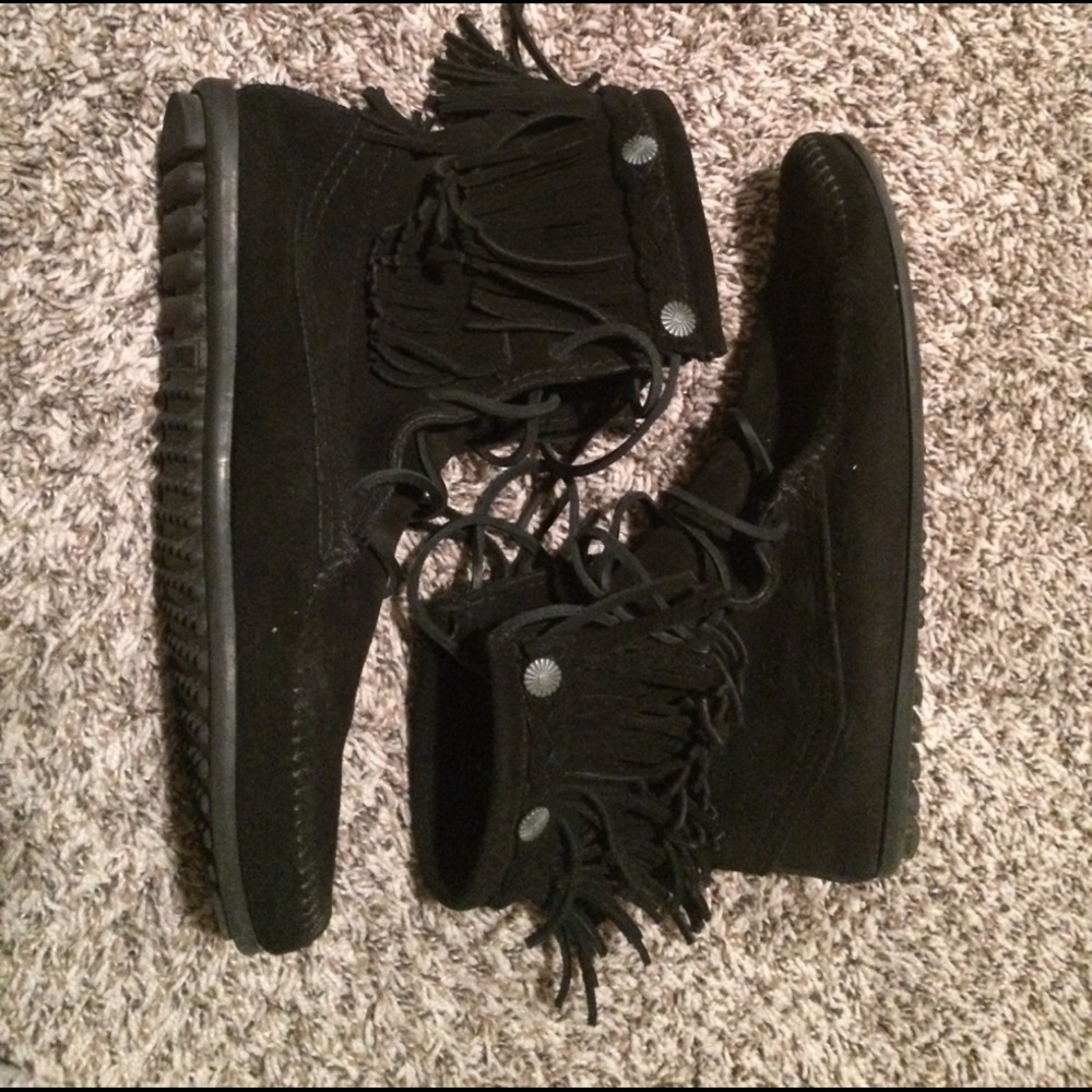Minnetonka Ankle/Calf fringe boots